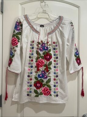 Embroidered White Peasant Top with Floral Motif